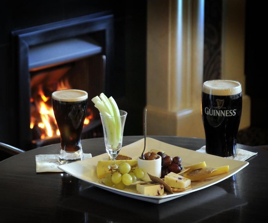 The Shirley Arms Hotel Carrickmacross Exterior photo