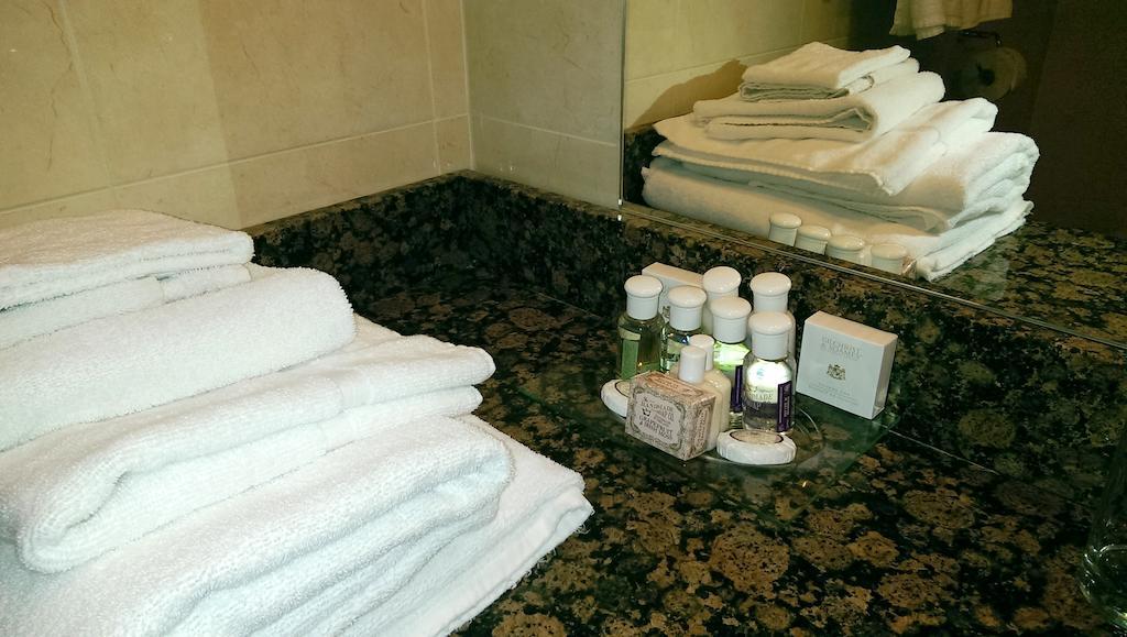 The Shirley Arms Hotel Carrickmacross Room photo